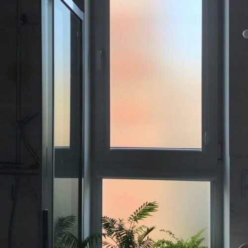 Folia matująca samoprzylepna prywatyzująca na okno 40x100cm z rolki NA METRY 9 6aad9e09452cba2d337123e5136c Duzy