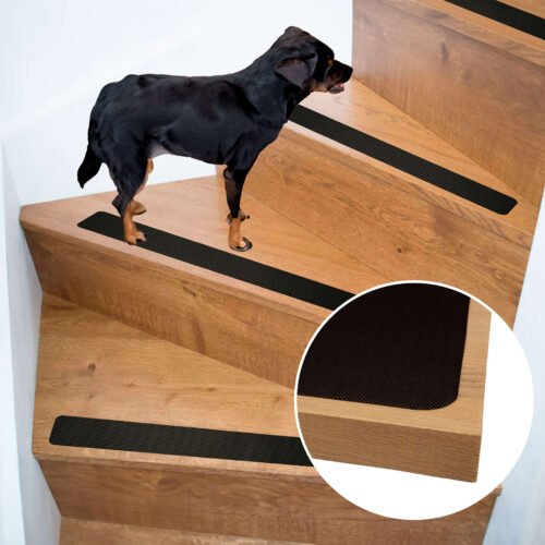 Gruba nakładka na schody Diamond czarna folia PCV 40cm x 80cm 11 Dog on stairs grafika 2 4