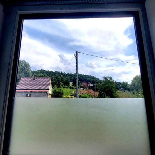 Folia matująca samoprzylepna prywatyzująca na okno 40x100cm z rolki NA METRY 7 okno makro 0001 Warstwa 3
